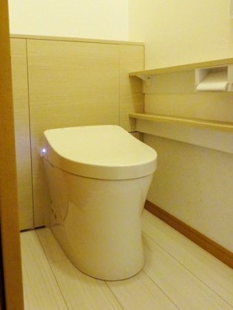 TOTOレストパルL型でスッキリ収納&手洗いのしやすいトイレに TOTOレストパルL型でスッキリ収納&手洗いのしやすいトイレに